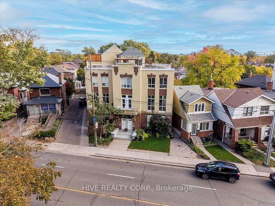 957 Broadview Avenue, Toronto, ON M4K 2R5