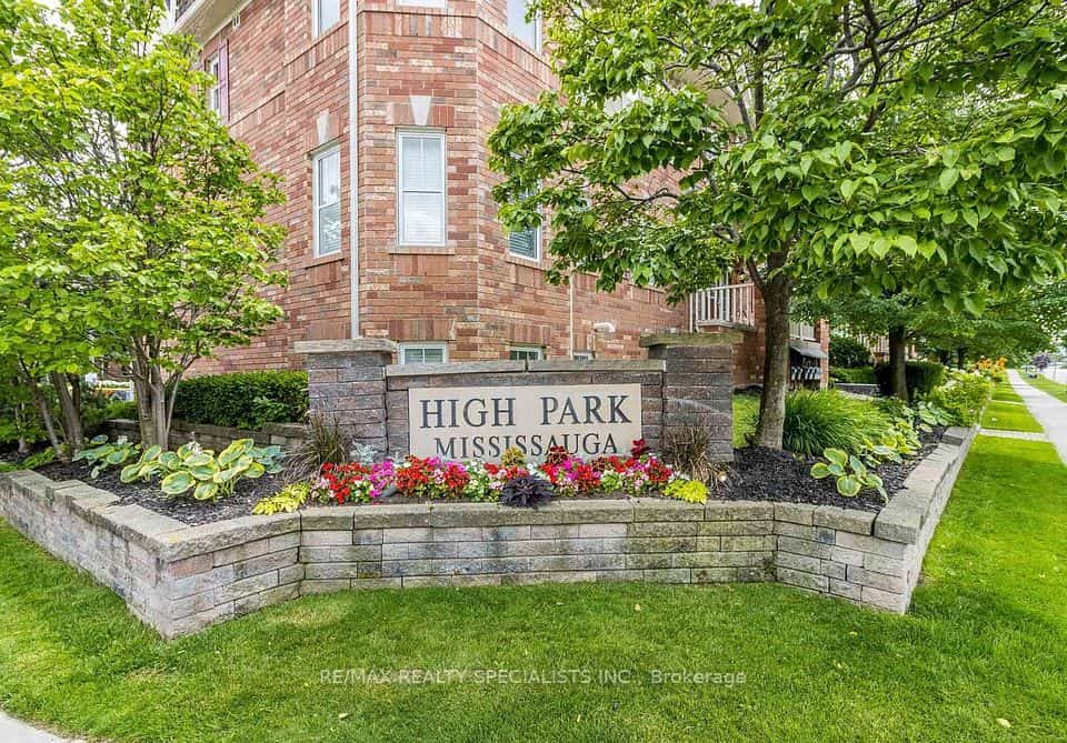 614 Shoreline Drive #5, Mississauga, ON L5B 0A8