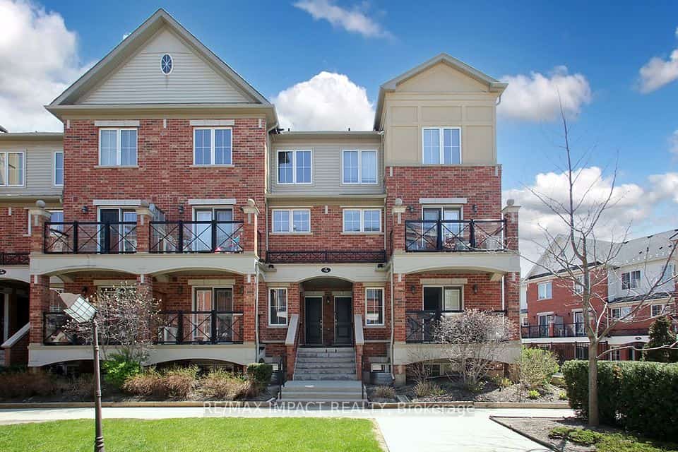 47 Hays Boulevard #3, Oakville, ON L6H 0J1