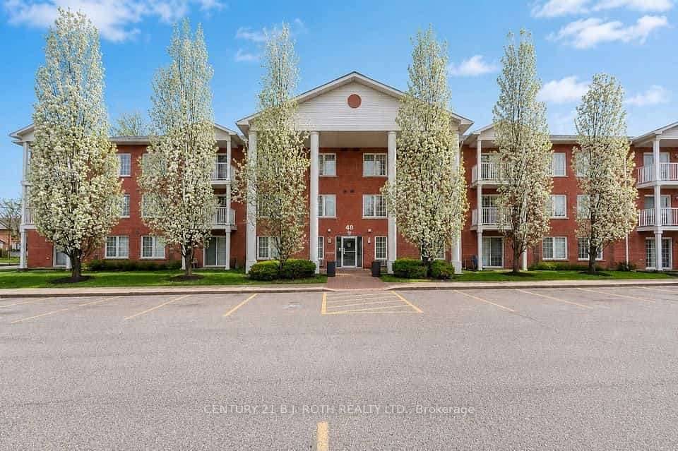 49 Jacobs Terrace #114, Barrie, ON L4N 0W4