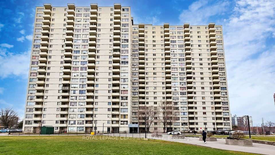 320 Dixon Road #304, Toronto, ON M9R 1S8