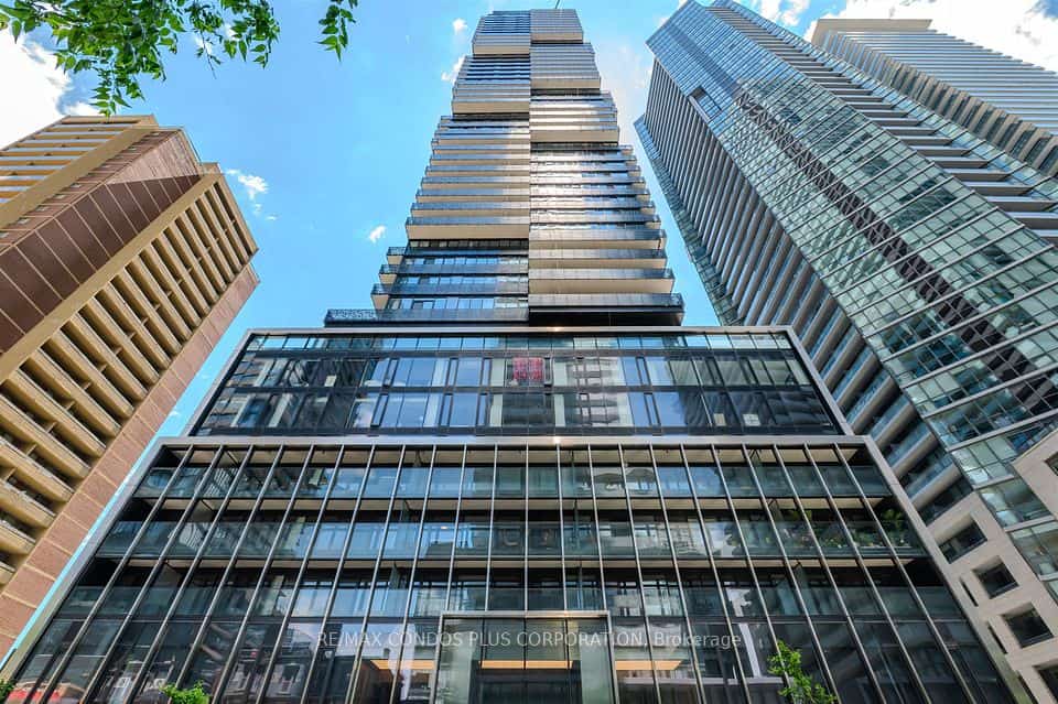 55 Charles Street E #3812, Toronto, ON M4Y 0J1