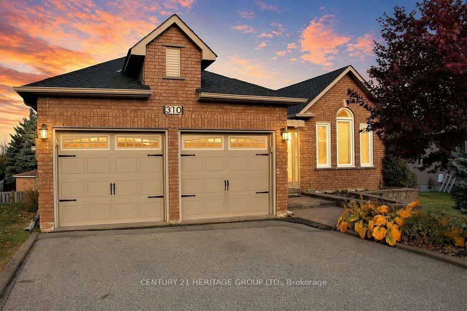 310 Chambers Crescent, Newmarket, ON L3X 1T2