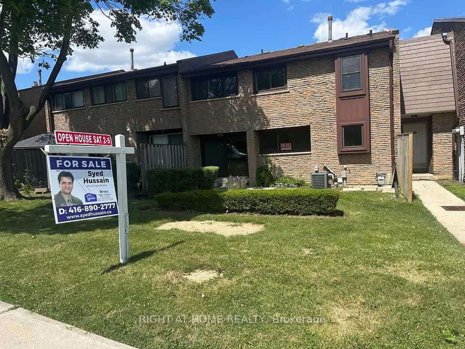 2605 Woodchester Drive #5, Mississauga, ON L5K 2E3