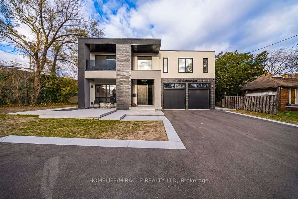 1653 Glenburnie Road, Mississauga, ON L5G 3E4