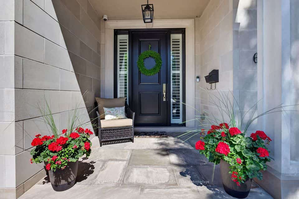 6 Iroquois Avenue, Mississauga, ON L5G 1M6