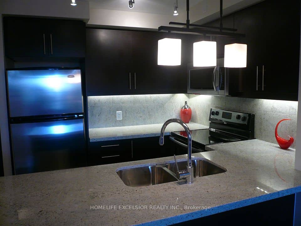 676 E Sheppard Avenue E, Toronto