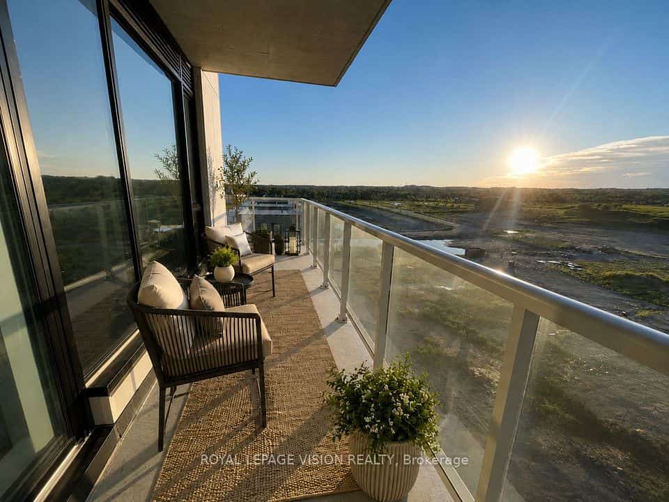 2 David Eyer Road #625, Richmond Hill, ON L4S 0N6