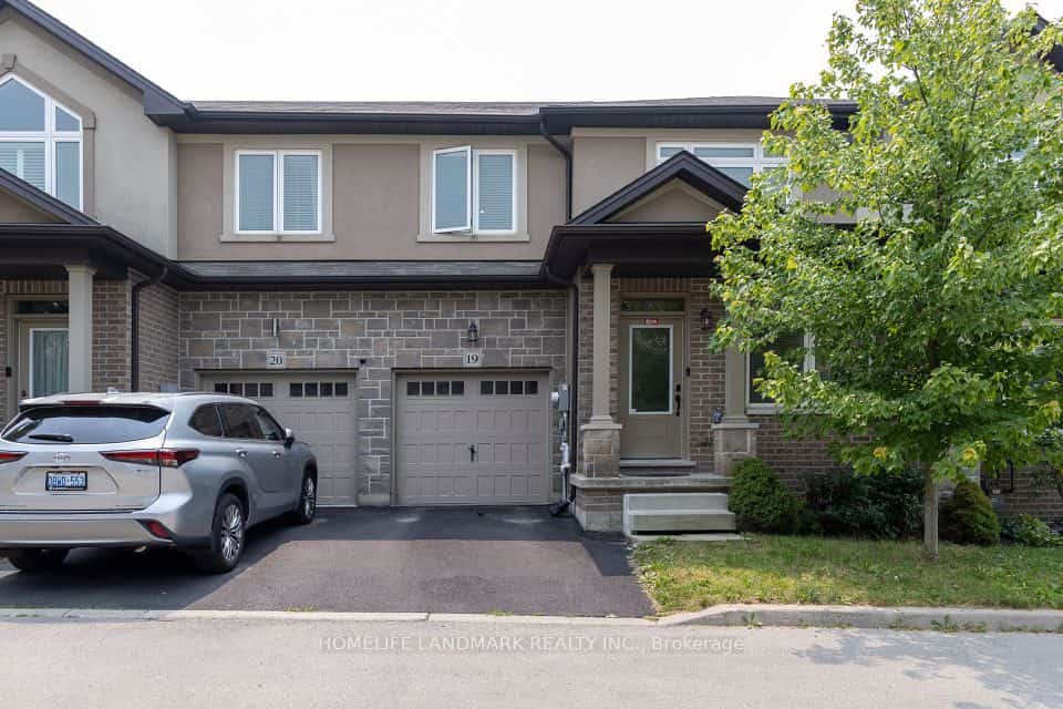 421 Kitty Murray Lane #19, Hamilton, ON L9G 3K9