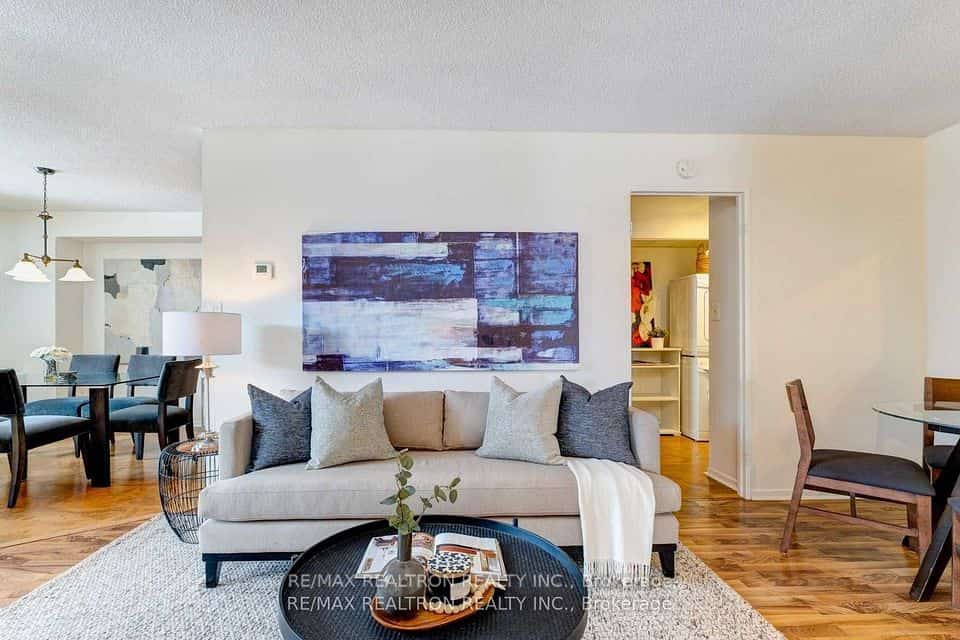 90 Ling Road #404, Toronto, ON M1E 4Y3