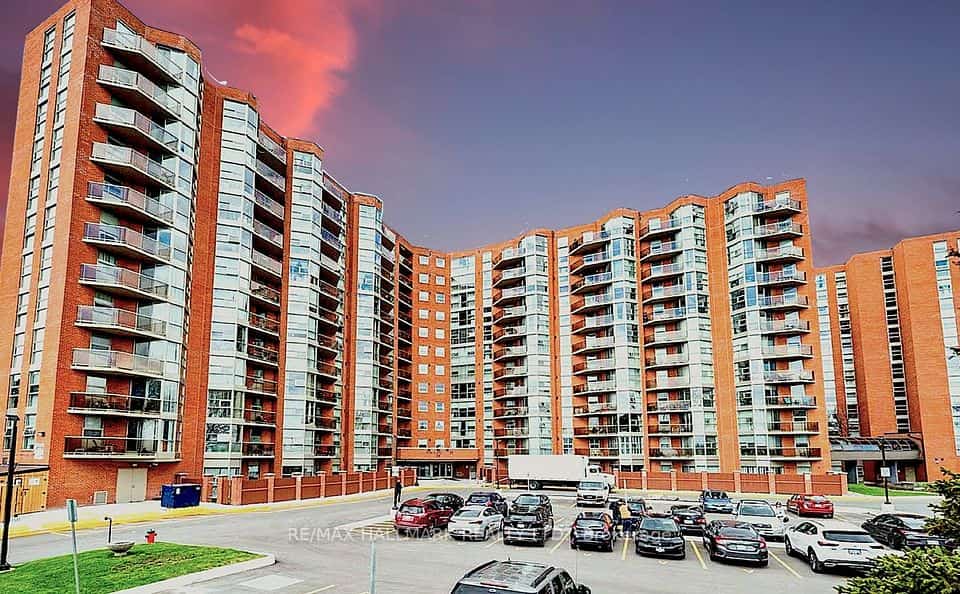 20 Dean Park Road #902, Toronto, ON M1B 3G9