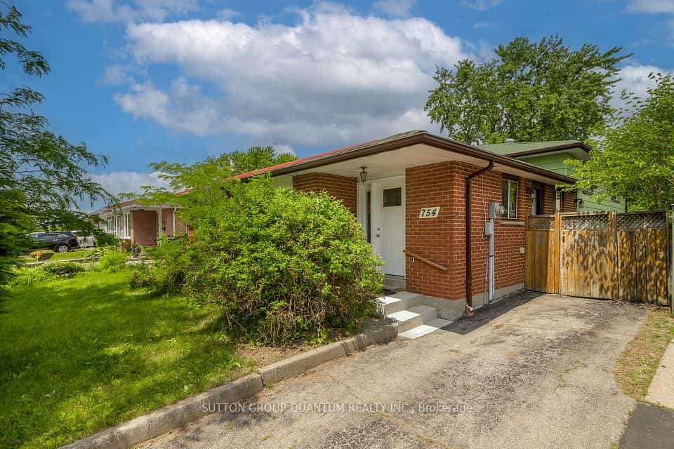 754 Eaglemount Crescent, Mississauga, ON L5C 1N9