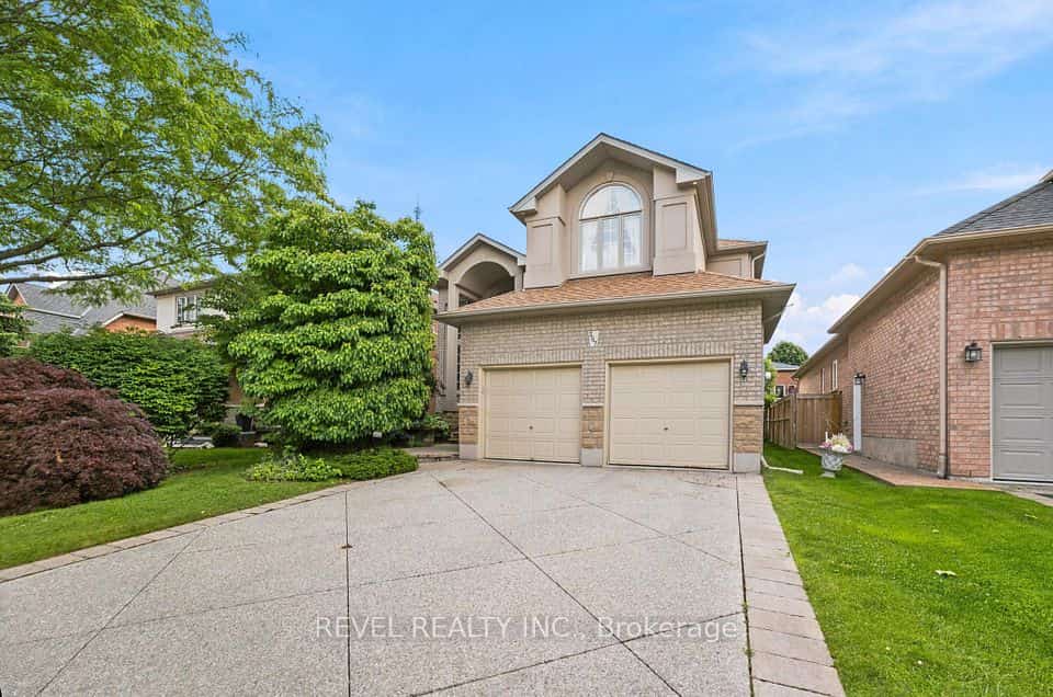207 Valridge Drive, Hamilton, ON L9G 4Y4