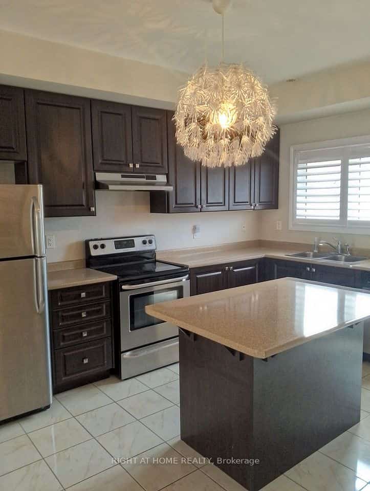 32 Aspen Hills Road #4, Brampton, ON L6Y 6E4