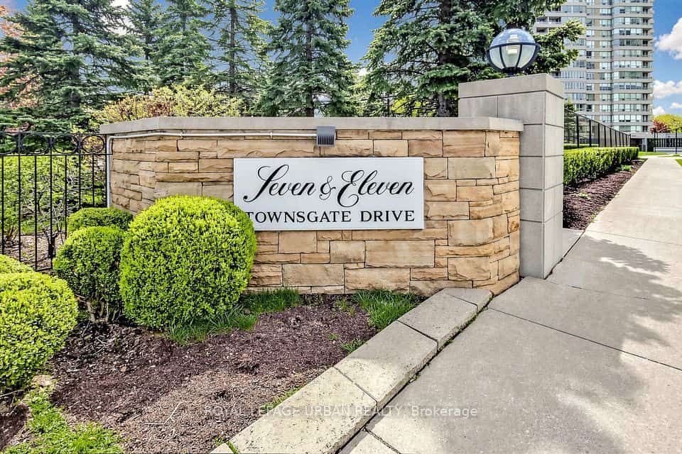 11 Townsgate Drive #110, Vaughan, ON L4J 8G4