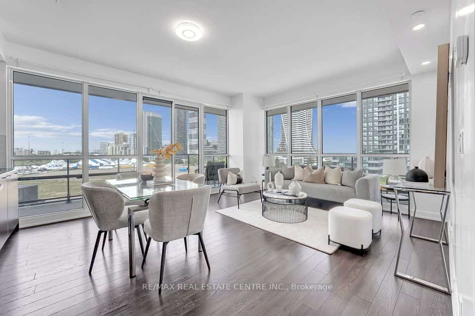 10 Park Lawn Road #809, Toronto, ON M8V 0H9