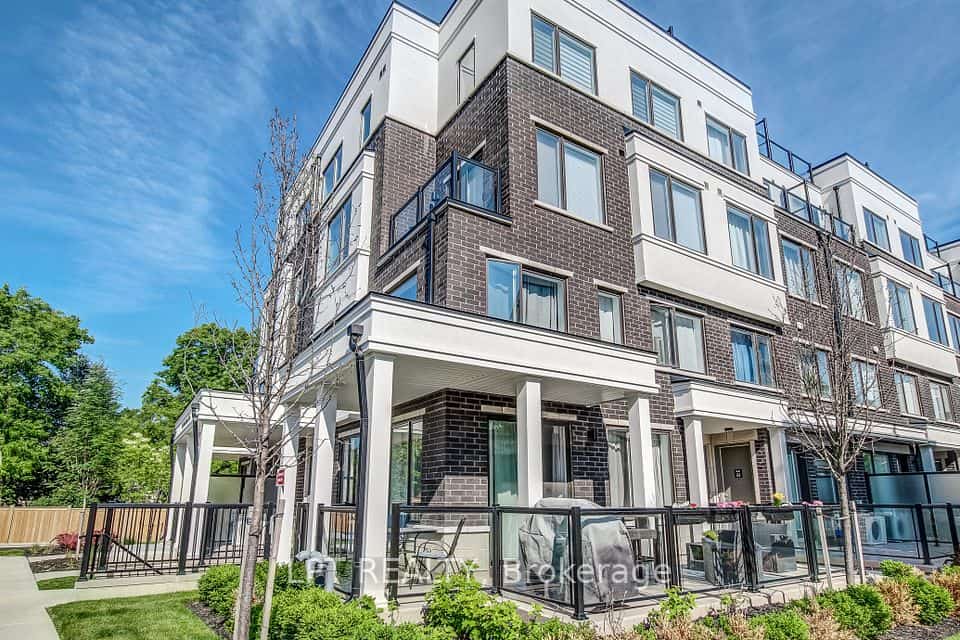 300 Alex Gardner Circle #64, Aurora, ON L4G 3G5
