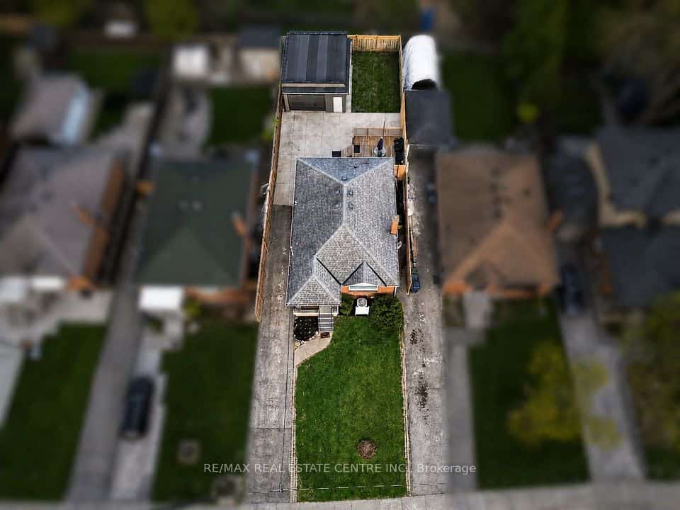 75 Cynthia Road, Toronto, ON M6N 2P8