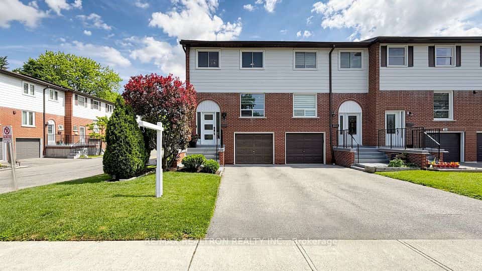 2445 Homelands Drive #18, Mississauga, ON L5K 2C6