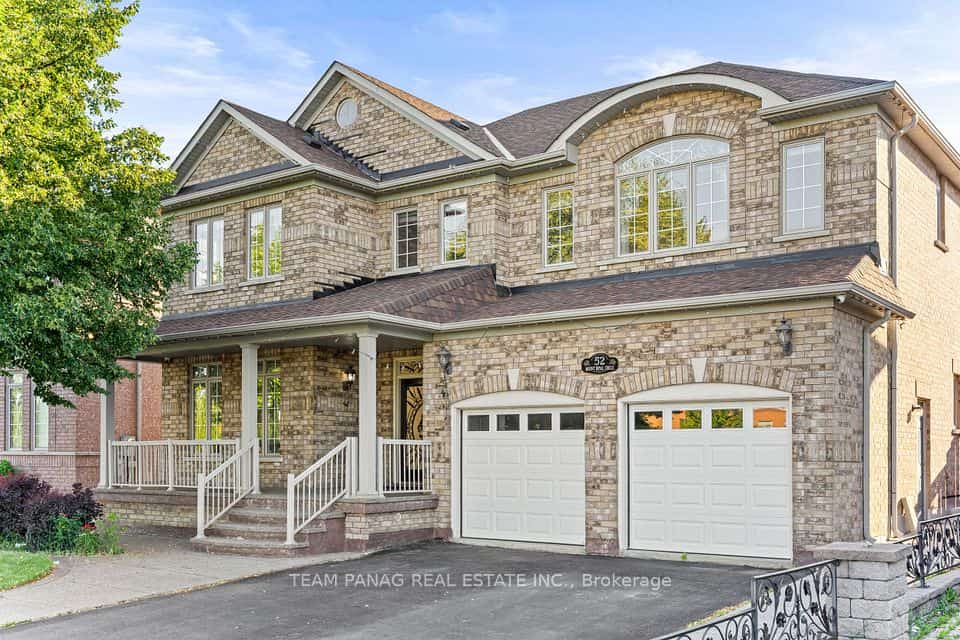 52 Mount Royal Circle, Brampton, ON L6P 2K4