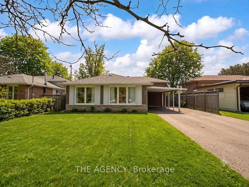 54 Manorglen Crescent, Toronto, ON M1S 1W4