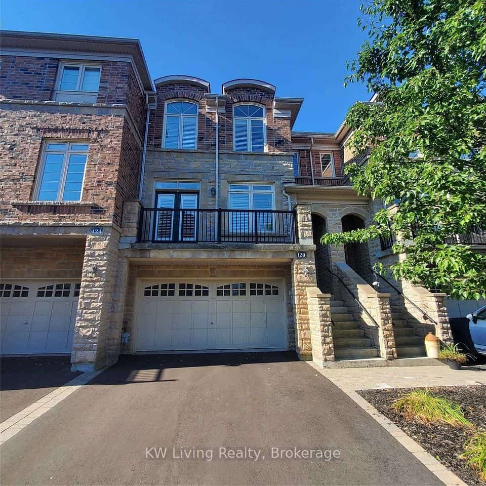 120 Chapman Court, Aurora, ON L4G 0E2