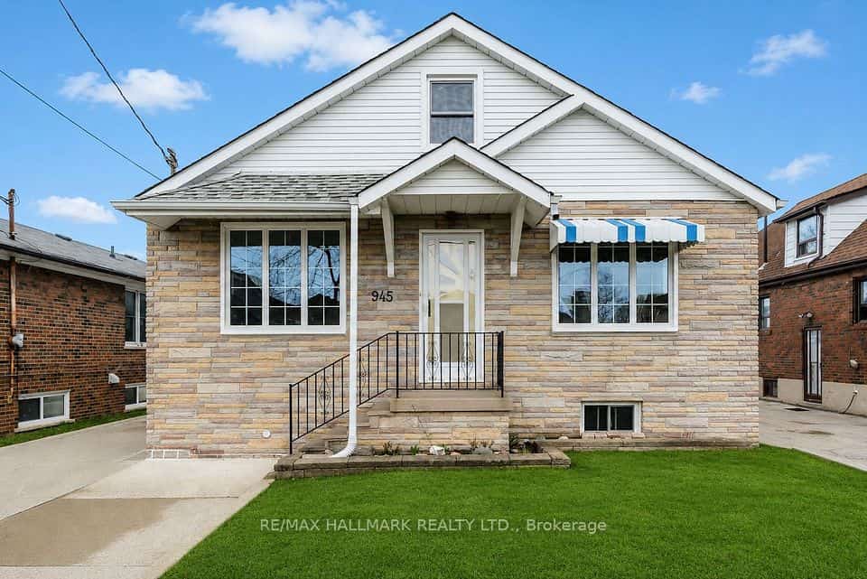945 Glencairn Avenue, Toronto, ON M6B 2A6