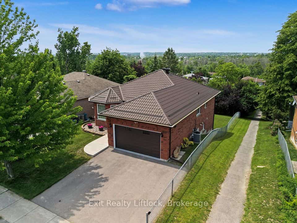 2522 Marsdale Drive, Peterborough, ON K9L 1R4