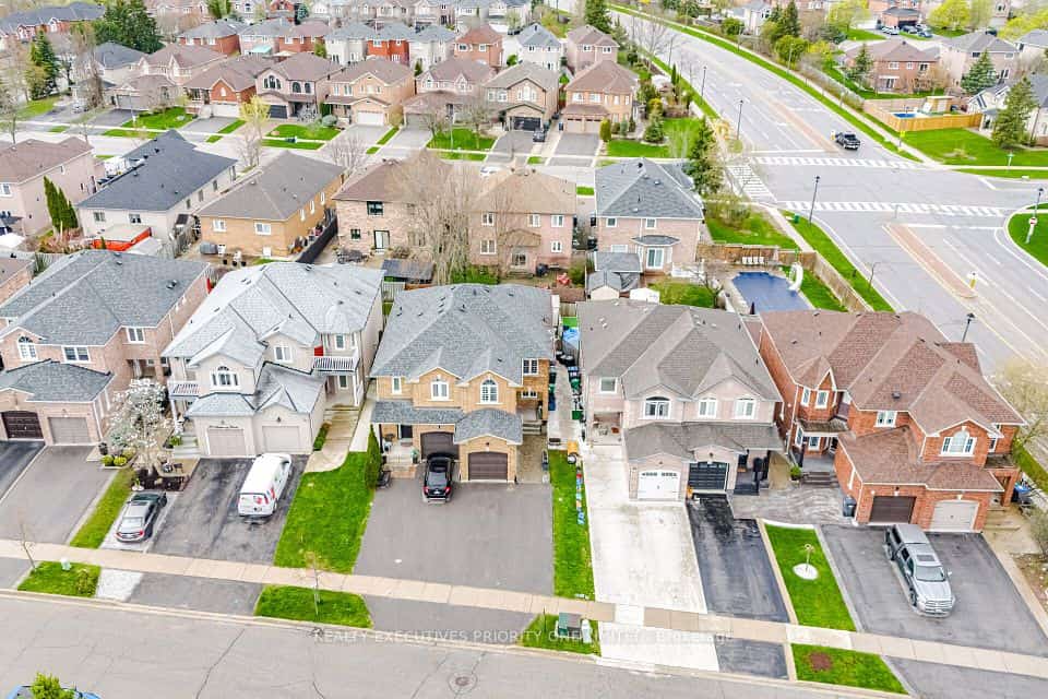 24 Archbury Circle, Caledon, ON L7E 2H7