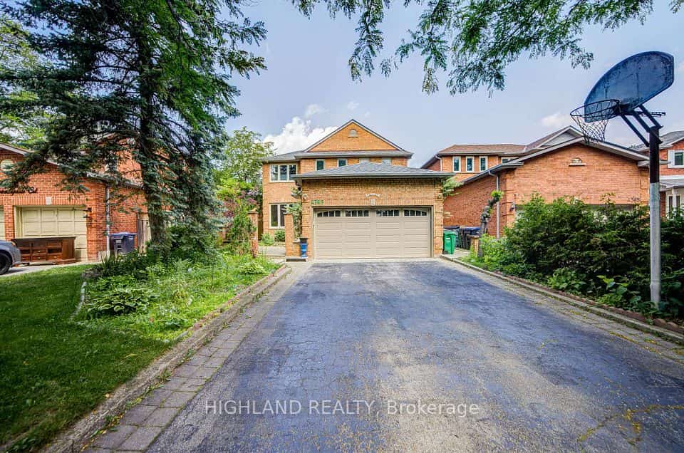 4369 Spinningdale Court, Mississauga, ON L5M 3J9