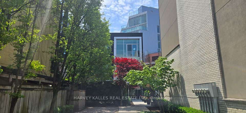113 Dupont Street #201, Toronto, ON M5R 1V4