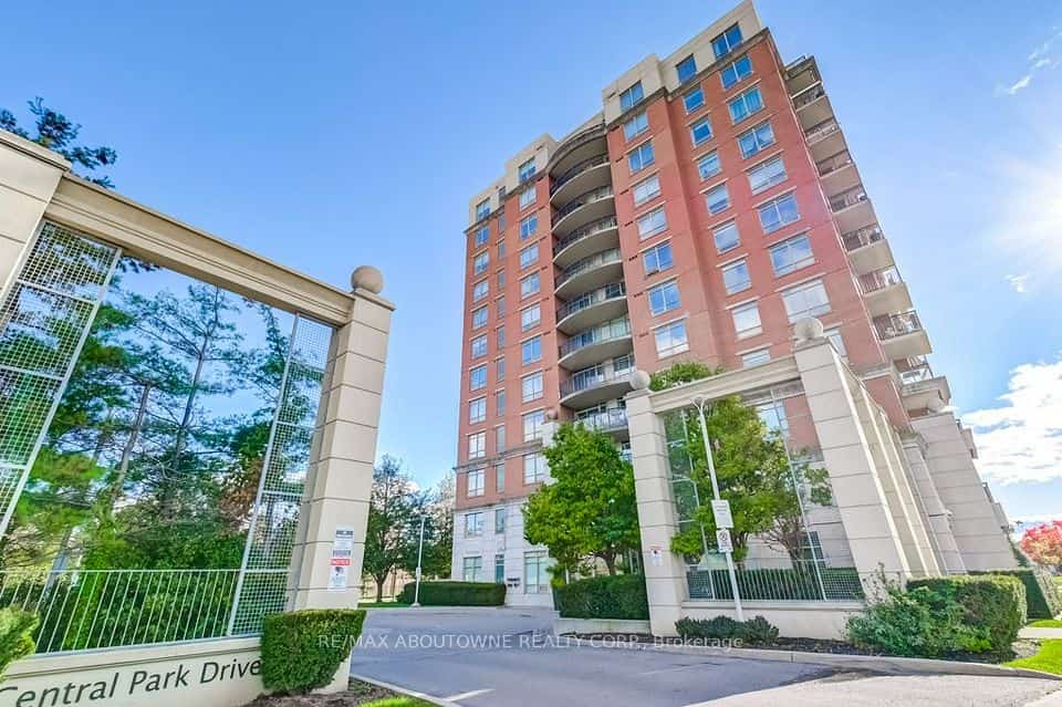2325 Central Park Drive #405, Oakville, ON L6H 0E2