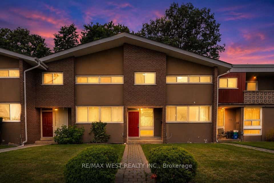 3226 The Credit Woodlands #3226, Mississauga, ON L5C 2J6