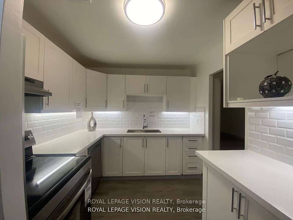 895 Kennedy Road #205, Toronto, ON M1K 2E9