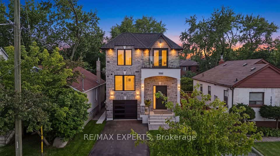 1062 Alexandra Avenue, Mississauga, ON L5E 1Z8