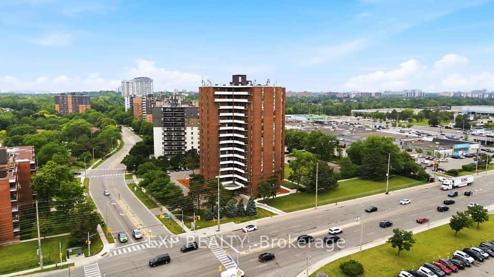 3025 Queen Frederica Drive #201, Mississauga, ON L4Y 3A1