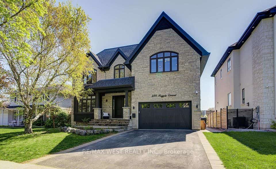 2194 Haygate Crescent, Mississauga, ON L5K 1L5
