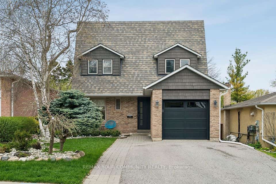 201 Lloyd Avenue, Newmarket, ON L3Y 5L4