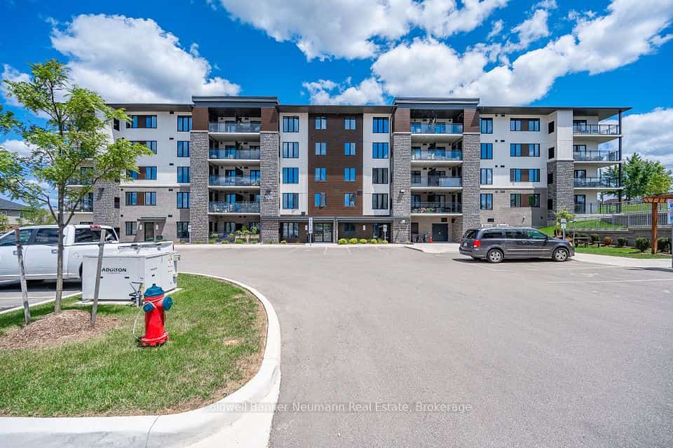 104 Summit Ridge Drive #102, Guelph, ON N1E 0R5