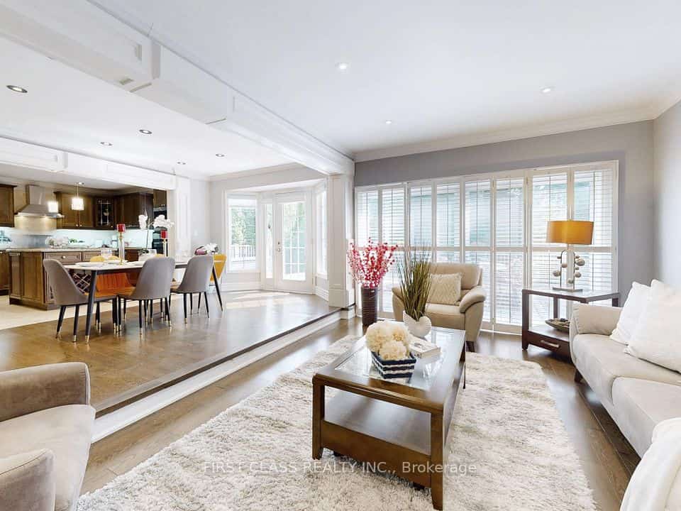 125 Longwater Chase, Markham, ON L3R 4A9