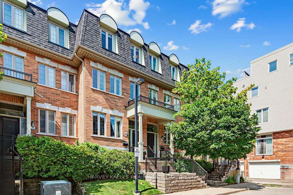 18 Sargent Lane, Toronto, ON M4E 3T9