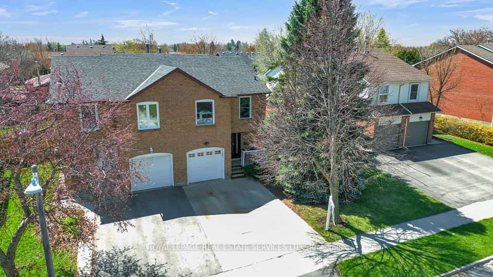 284 Rimmington Drive, Oakville, ON L6H 3N5