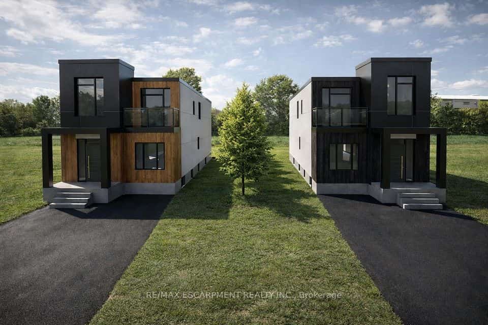 1033 Alexandra Avenue, Mississauga, ON L5E 1Z9
