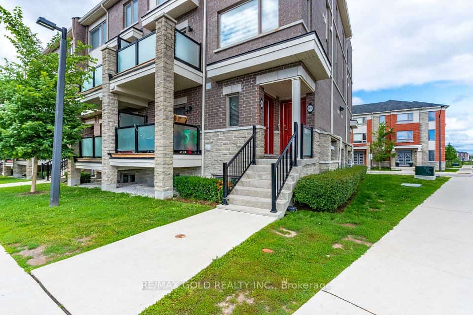 240 Lagerfeld Drive #16, Brampton, ON L7A 5G9