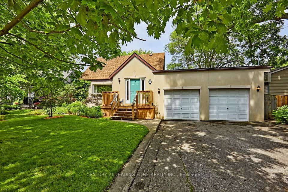 19 Scarboro Crescent, Toronto, ON M1M 2J3