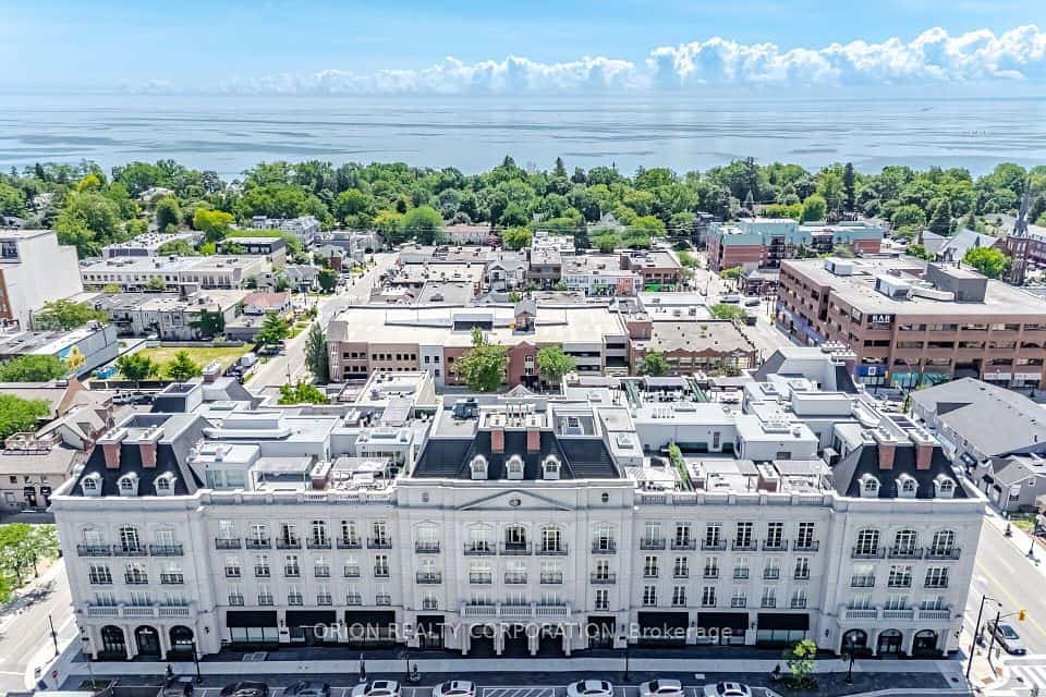 300 Randall Street #304, Oakville, ON L6J 0G2