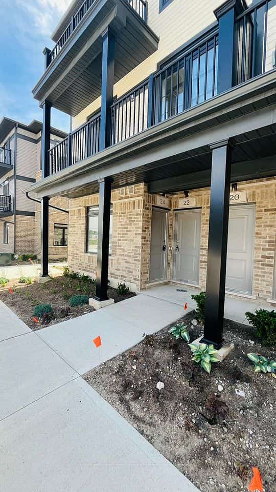 24 Lomond Lane, Kitchener, ON N2R 1R7