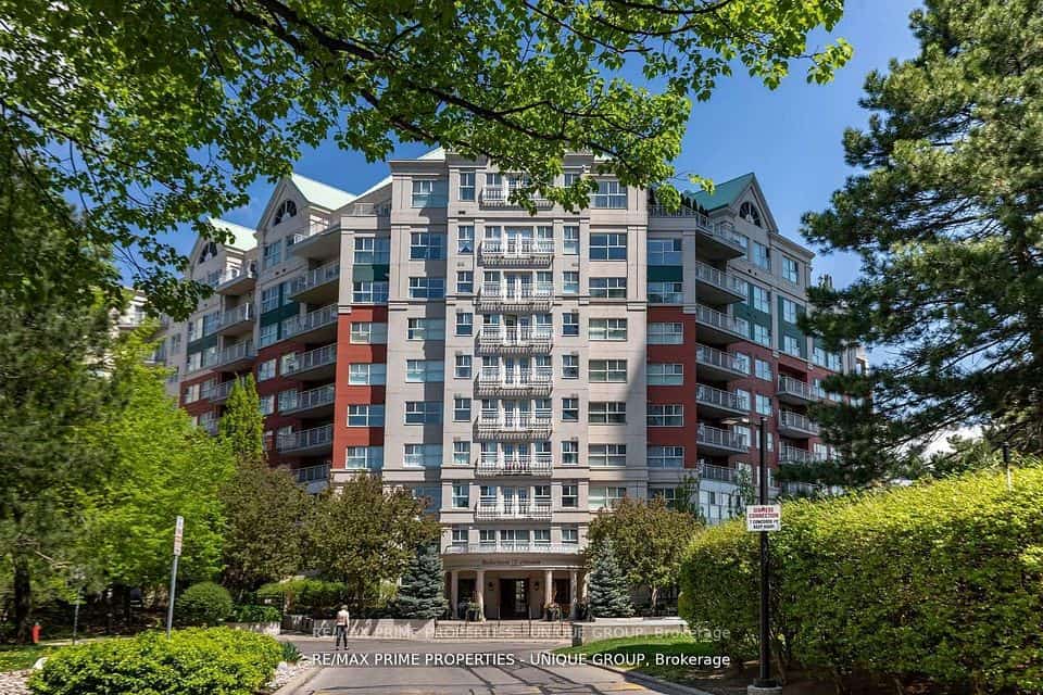 18 Concorde Place #LC7, Toronto, ON M3C 3T9