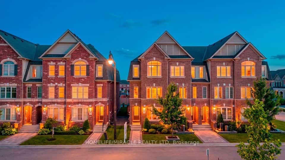 11 Finegan Circle, Brampton, ON L7A 4Z7