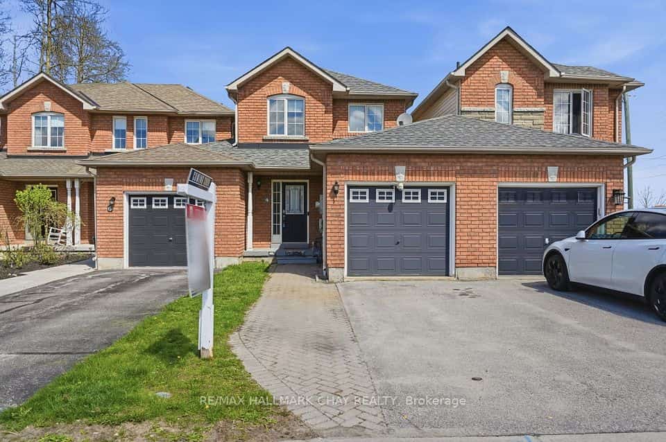 4 Hawthorne Crescent, Barrie, ON L4N 8K1